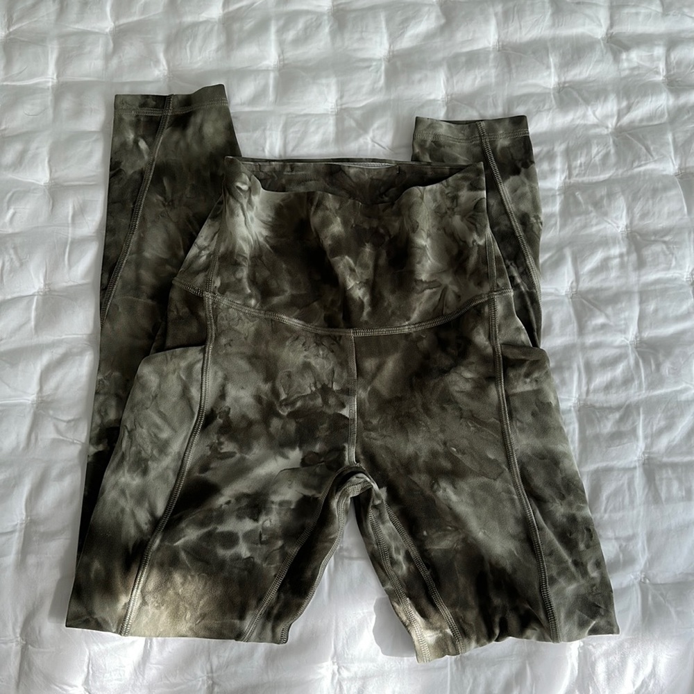 align leggings with pockets